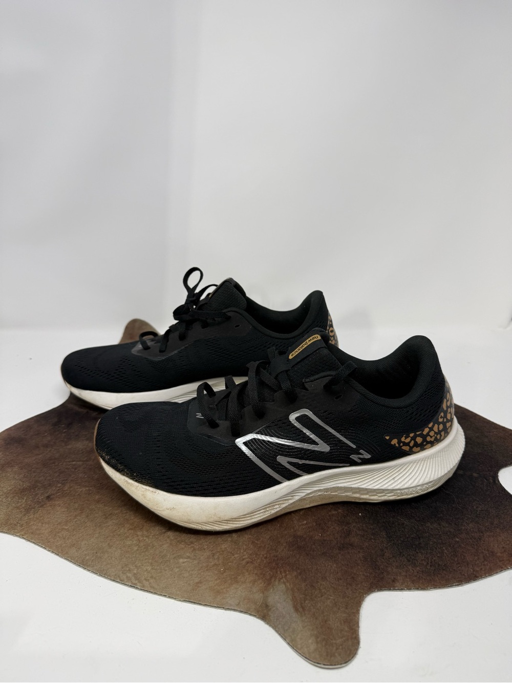 EUC New Balance Women's DynaSoft Pro Run V2 running shoes Sz 11 (GEFIOD)